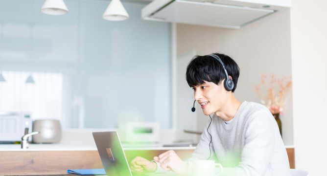 フリーランスで働く男性