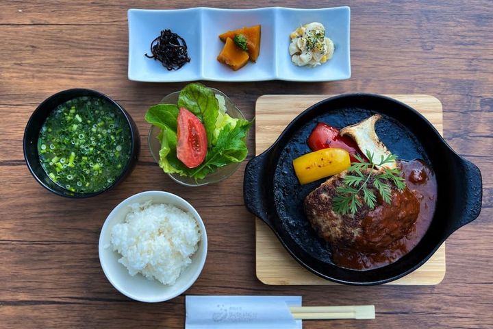 岡山の空　ハンバーグ定食