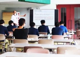 座学会場