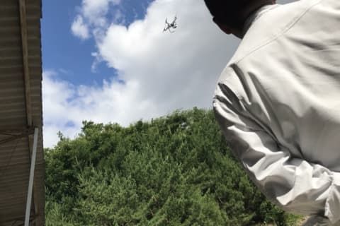 ドローン飛行練習の場面