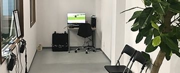 奥にある操縦室。 こちらにもシュミ...
