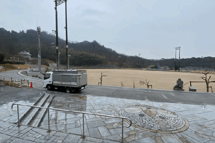 広大な敷地内で初心者でも安全に飛行...