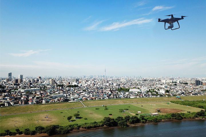 ドローン飛行