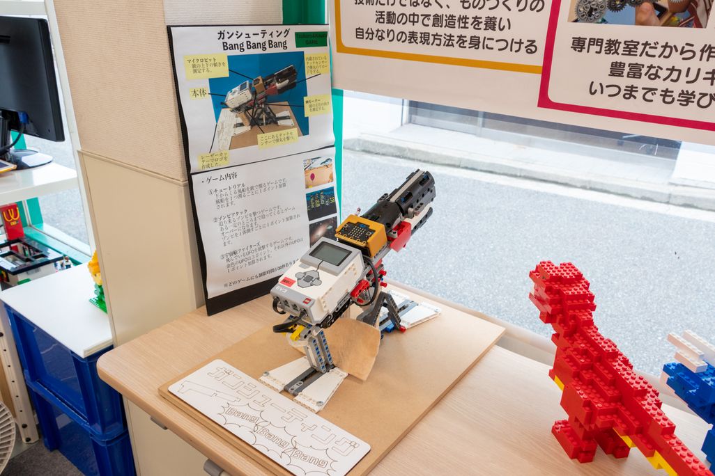 生徒による自由制作（ガンシューティング：EV3＋micro:bit＆Scratch）（撮影：2020年8月）