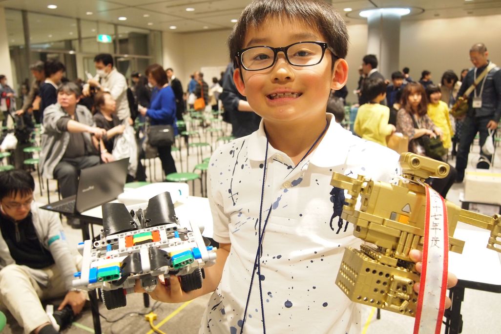 年に一度Crefusの各教室で行う「CrefusCup」全国大会の様子。普段では見られない、お子さまの成長や成果を実感できます。