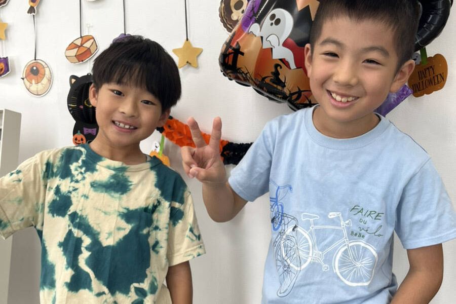 ハロウィン仕様、お友だちと仲よく通ってくださっています。二人で授業を受けると、楽しさ10倍！笑