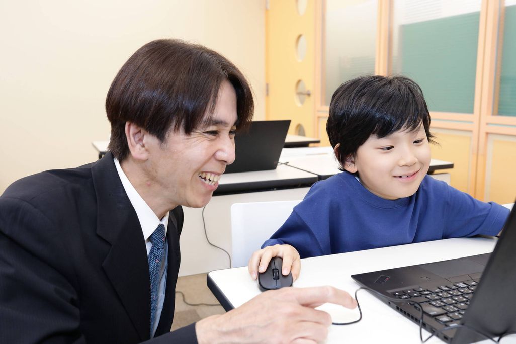 手が止まった生徒さんには先生がお声がけさせていただきます