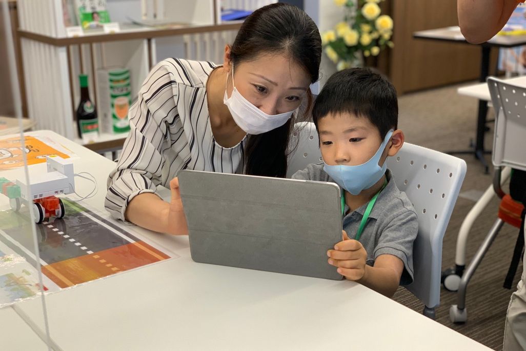 親子で一緒にプログラミング！集中時間も自ずと長くなります