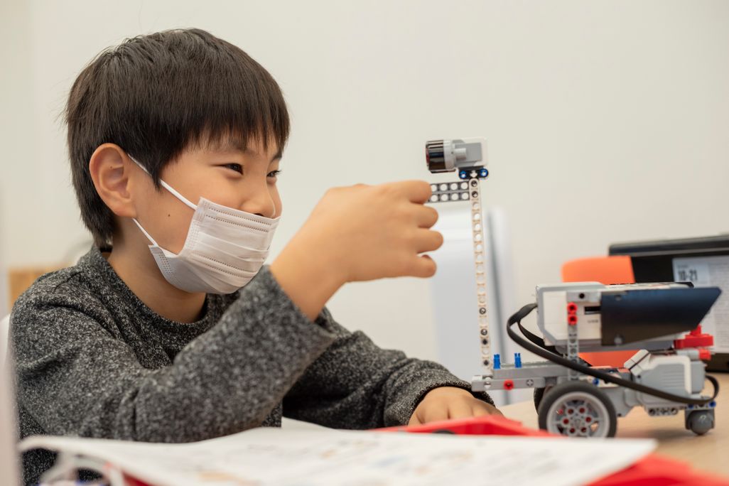 楽しく、好奇心を持って、夢中になれるロボットプログラミング（撮影：2020年12月）