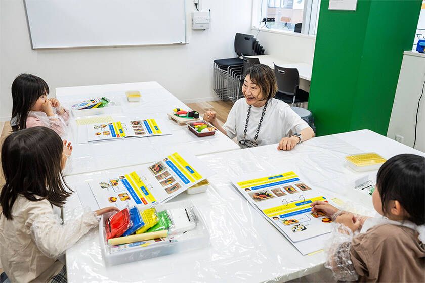 基礎制作と応用制作にじっくり向き合う90分授業