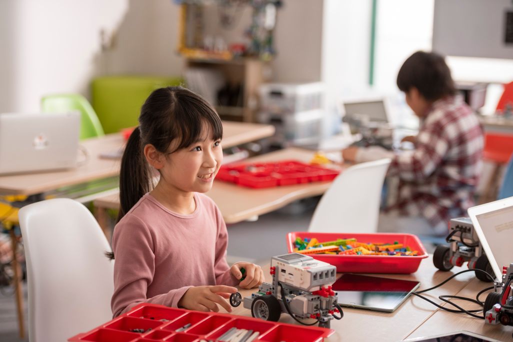 低学年の女の子も楽しめるロボットプログラミング（撮影：2021年1月）