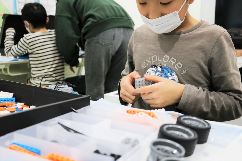 ロボットの組み立ては創造力を育てます