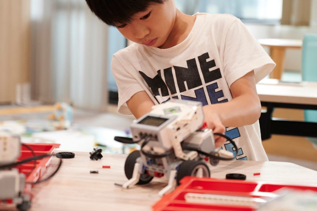 小学２年生から 教育版 レゴ®マインドストーム®EV3で学びます！