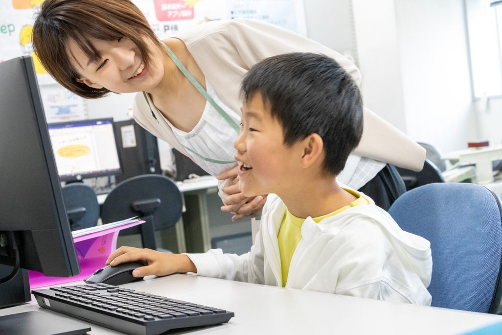先生たちはお子さまの良い部分を伸ばし、できた時の喜びを”自信”にする授業に心がけています！