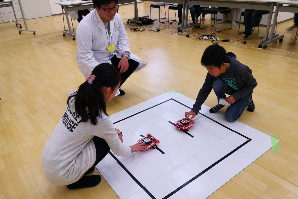 大人気のロボット相撲