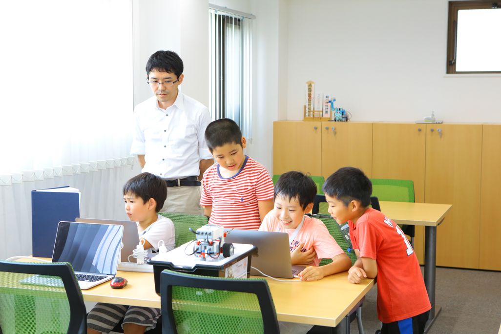プログラムをみんなでシェアしている様子