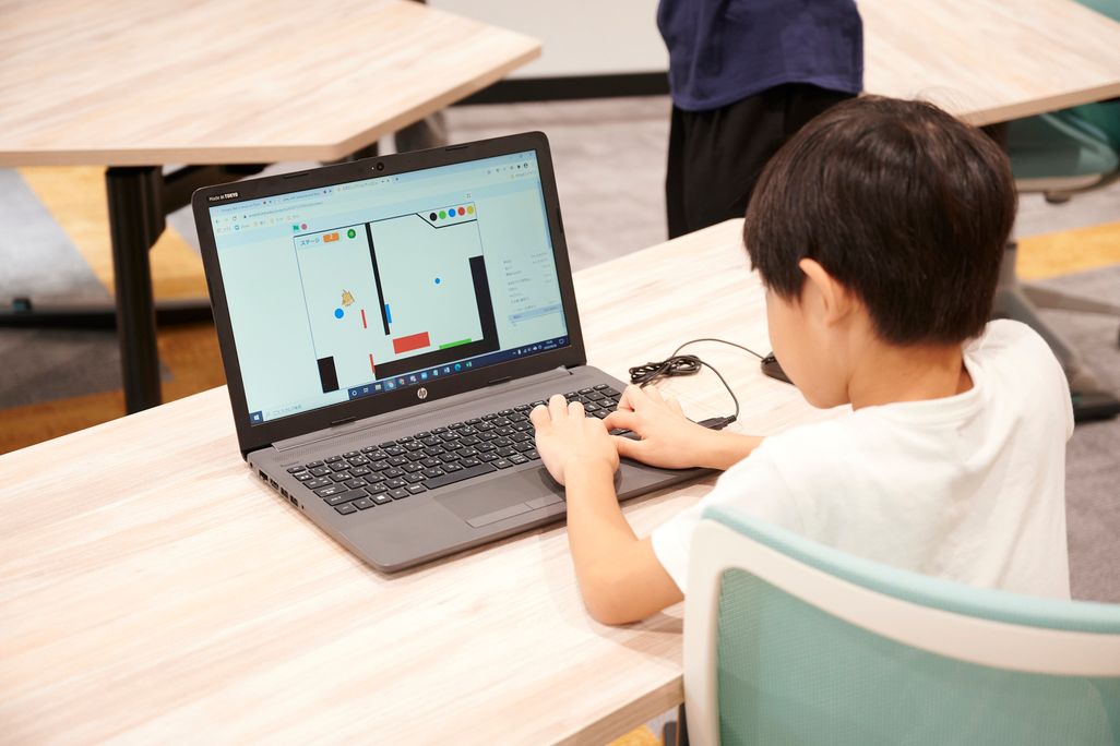 自分でつくったオリジナルゲームで遊ぶのも、ゲーム制作コースの醍醐味です！