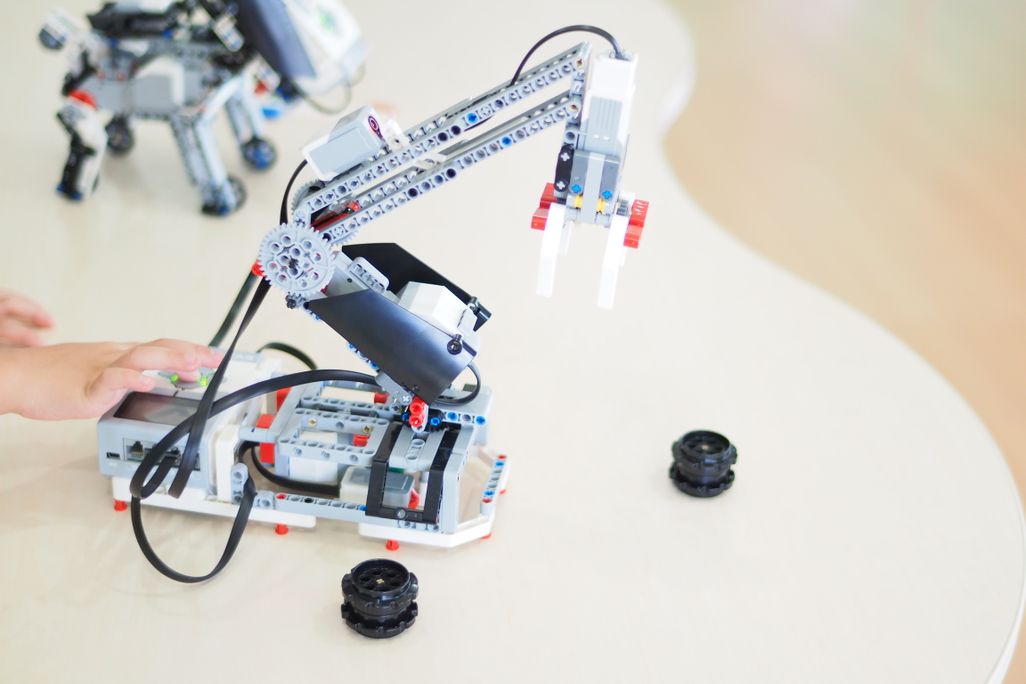 世界標準のロボットプログラミング教材：レゴ® マインドストーム® EV3