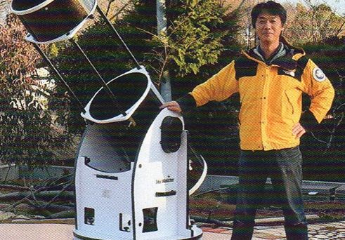 塾長はアマチュア天文家でもあります。世界23カ国で使われているプラネタリウムソフト「SUPER STAR」の開発者です。