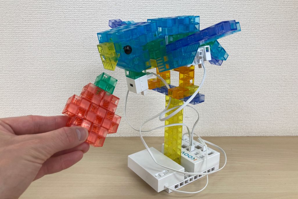 KOOV®でつくった「はばたく鳥」