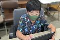 プログラミング教育「HALLO」あいコムこうか土山校の生徒さんです。早めに来て宿題を終わらせてからプログラミングに臨んでくれています。　＊保護者さまの許可を得て掲載させていただいております