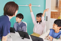 お子様自身での問題解決の手助けをする「コーチング」での指導を大切にしています。