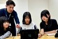 3人のお子様に対してコーチが1名のクラスレッスンです。