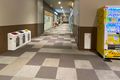イーアス高尾２Fコミュニティーホール前の通路を通って宮地楽器へ