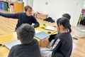 講師から課題説明中。