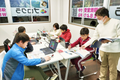 中級コースの授業の様子です。テキストを読んで主体的に取り組む力を身に着けます。