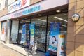 福生駅西口から徒歩３分です。