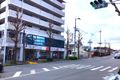 エキスポロード沿いにある茨木警察春日丘交番の隣です。少し進むとスーパーマルヤスがあり、そちらを目印にしてもらうと分かりやすいです！