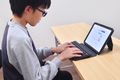 Bさんのレッスンの様子です。キーボードでタイピングの練習を行っています。 お手本通りにキーボードを打てていますね！