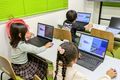 一人一台のパソコンを教室に用意しています。