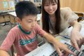 神宮_①講師がそばで教えている様子
