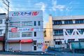 和泉市立信太小学校のすぐ東隣りのスクールIEの建物です。受付は２階になります。