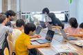 自分のペースで学べる個別学習・複数講師によるサポート体制