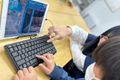 キーボードを使った本格的なコーディングも学べます。 気分はすっかりゲームクリエイター！！英語にとても近い文法なのでいつのまにか英語も覚えられます！