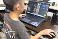 授業の様子　試行錯誤してプログラミング！