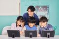 子どもの宝石を見つける教育「やる気スイッチグループ」の指導メソッドを用いて、一人ひとりの生徒に寄り添い、得意を小集団のレッスンを実施しています。