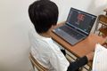 集中してプログラミング中…