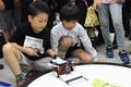 ロボット競技会RoboRAVEでの様子。自分で設計・プログラミングしたロボットでコースを完走させたり、相撲で相手を押し出したり。3種類の競技に試行錯誤と工夫を重ねて挑みます。【2023年10月撮影】