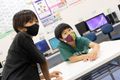 「こうやったらどうかなー？」「こっちがいいんじゃない？」意見を出し合いながら作業を進めます