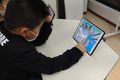 ipadを使ってプログラミングを行います