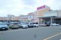 イオンモール新発田店です。 駐車場は平面駐車上及び屋上駐車場をあわせ1650台、 駐輪場は550台分を完備しております。 また、西新発田駅から徒歩1分なので電車でも通いやすいです。