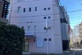 国分寺南郵便局の東側に位置します。