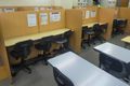 広い教室で授業を行います。HALLO専用のスペースがあります！