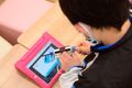 タブレットで、テキストの設計図を見ながら、作っていただきます。