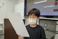 授業の最後はふりかえり・発表の時間！プログラミングだけではなく、コミュニケーションやプレゼンの練習にも力を入れています。