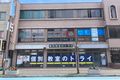 外観です。上尾駅と上尾市役所のちょうど中間くらいにあるビルの2Fです